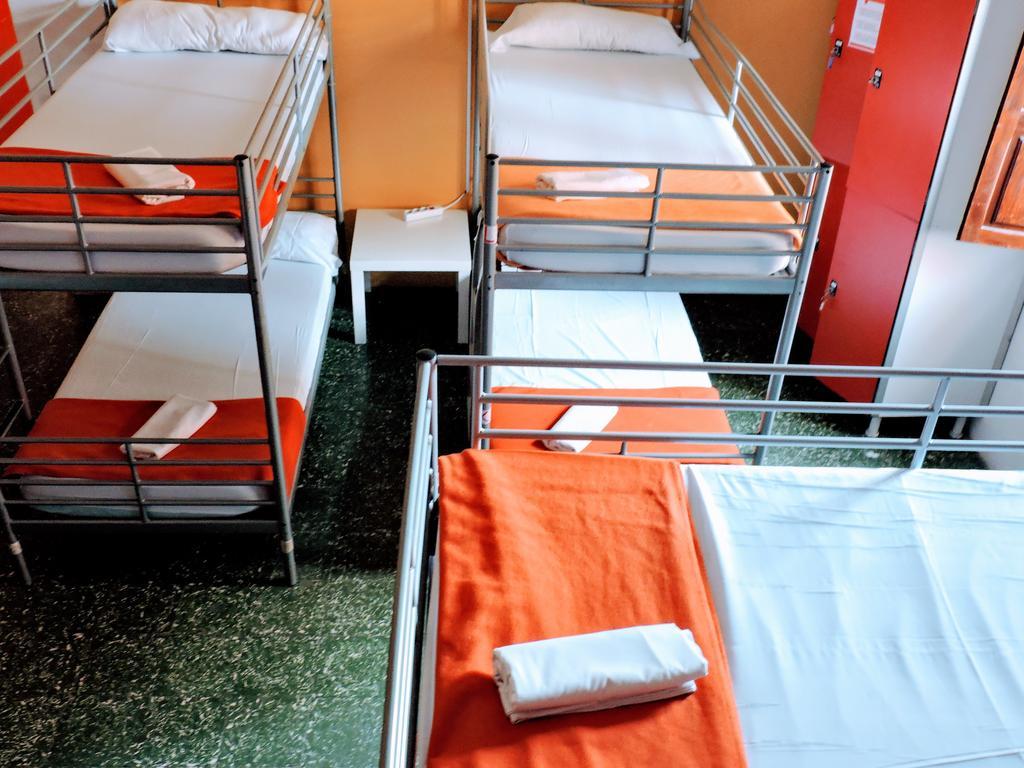 Feetup Home Backpackers Valencia Hostel Beds photo