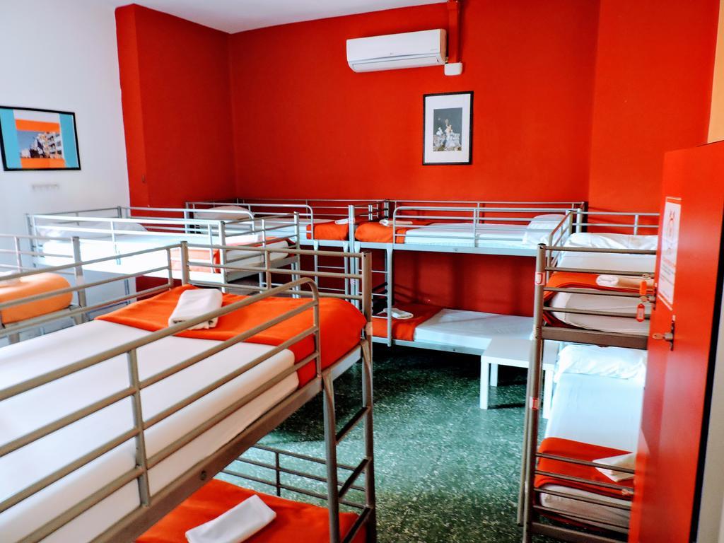 Feetup Home Backpackers Valencia Hostel Beds photo
