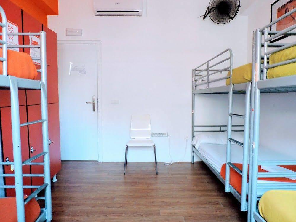 Feetup Home Backpackers Valencia Exterior photo