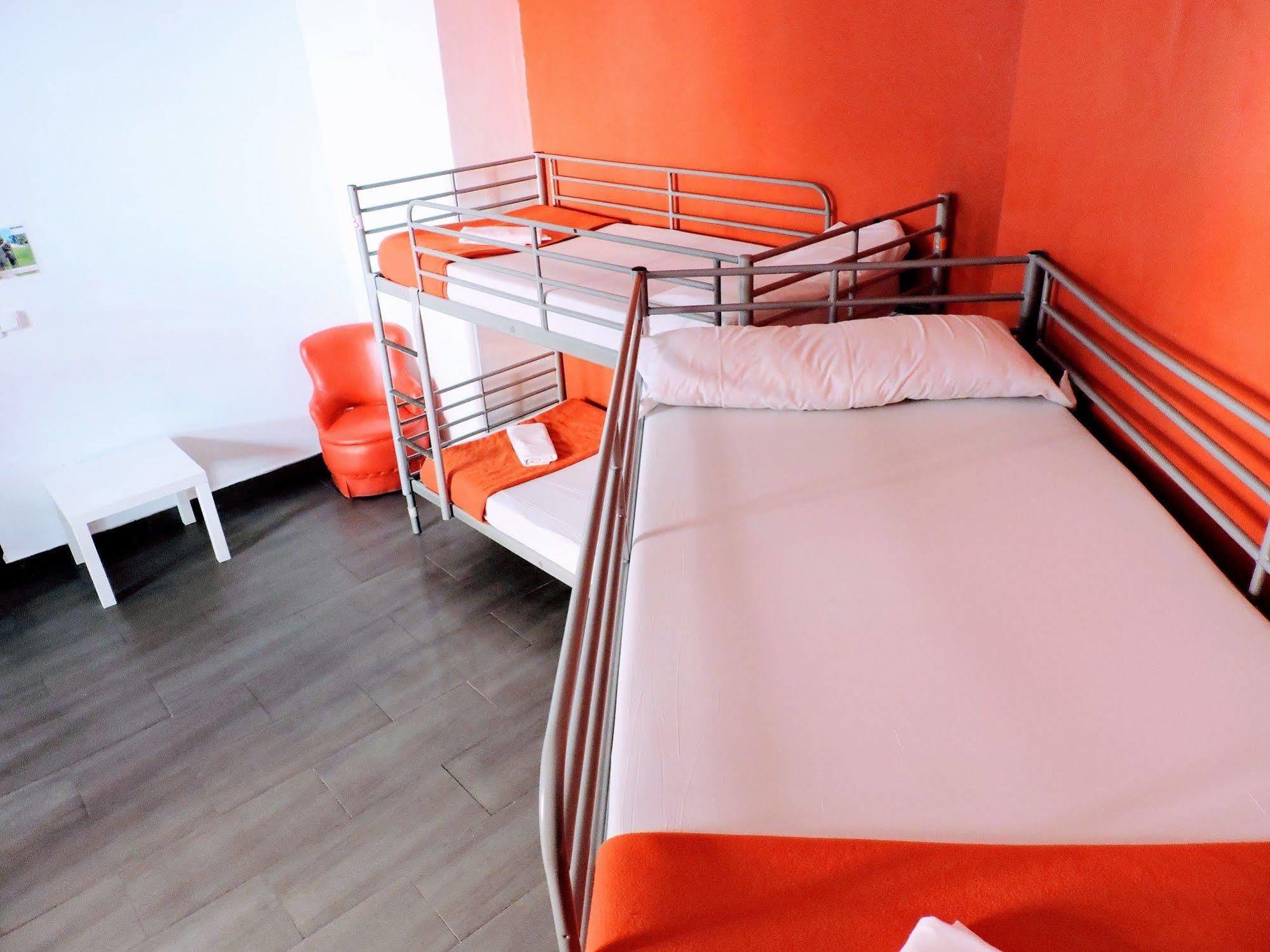 Feetup Home Backpackers Valencia Exterior photo